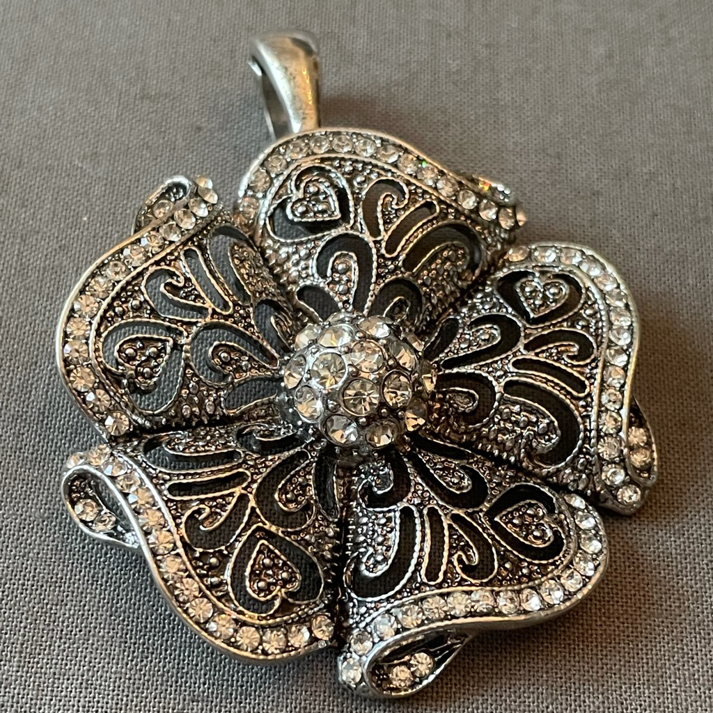 Vintage Rmn Pendant 15$